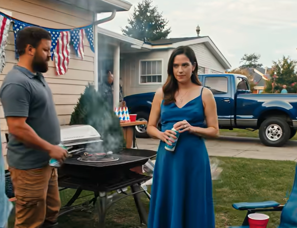 Til familiens grillfest drak min far seks øl og kiggede på mig foran hele familien: “Du ved godt, at du var et uheld, ikke? Jeg ville have en søn.” Min tante tabte sin tallerken. Jeg spjættede ikke.