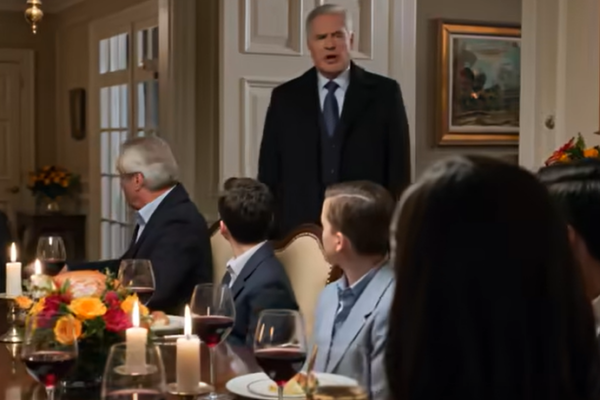 Min familie tilbragte Thanksgiving med at behandle min online forretning som en sød hobby, uden at vide at hele fars firma allerede ventede på min underskrift.